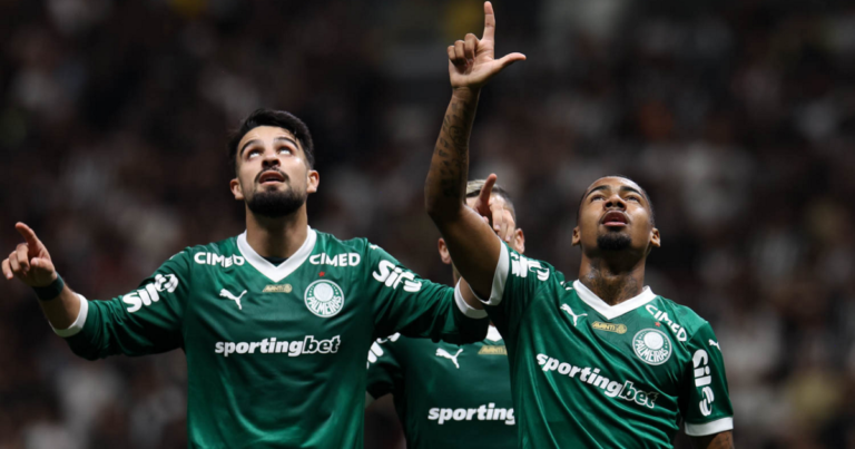 Palmeiras vence Galo, mas vê Flamengo ser campeão do Brasileirão