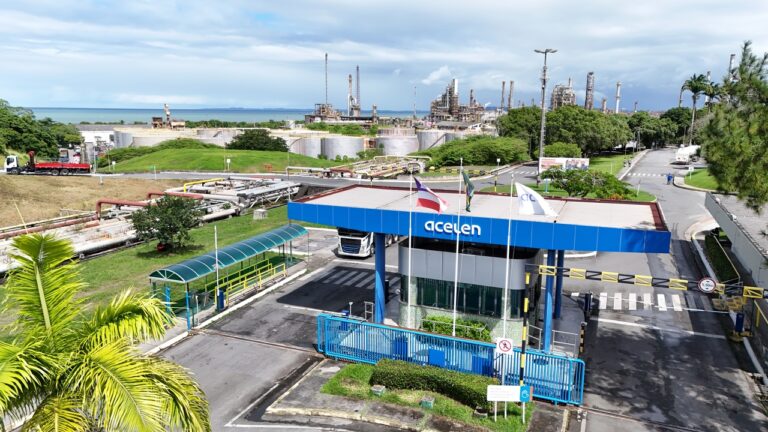 Acelen registra 93 recordes e R$ 25 mi em projetos sociais na Bahia