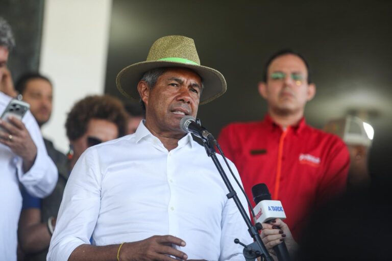 Jerônimo apoia volta de cavalos dos ‘Encourados de Pedrão’ no 2 de Julho