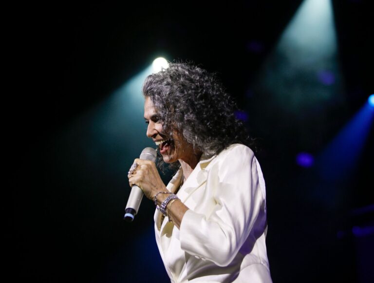 Simone retorna à Concha com novo show e repertório de clássicos