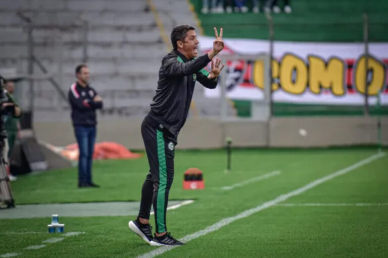 Ex-Vitória, Carpini deixa o Juventude com o rebaixamento na bagagem