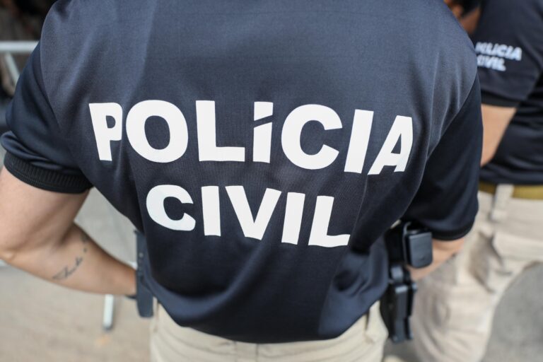 Falso policial é autuado por intimidar funcionários e clientes de loja