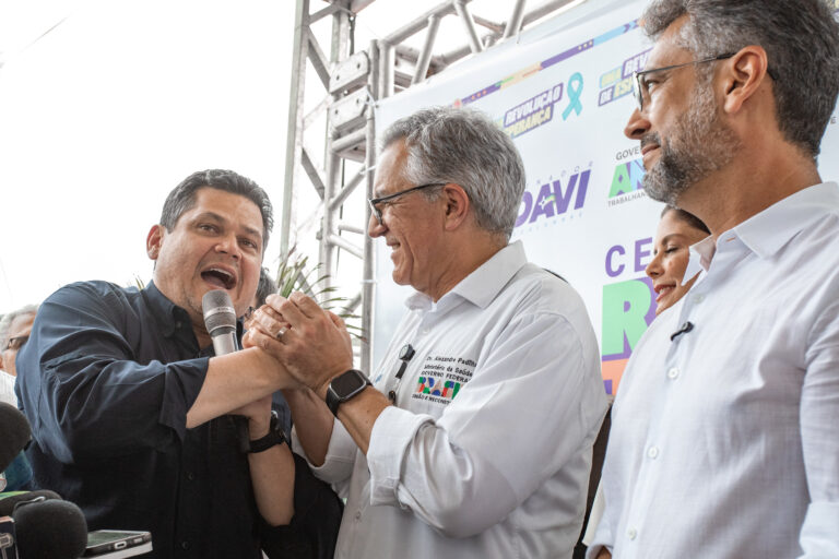 Após atritos, Alcolumbre agradece Lula por obra no Amapá