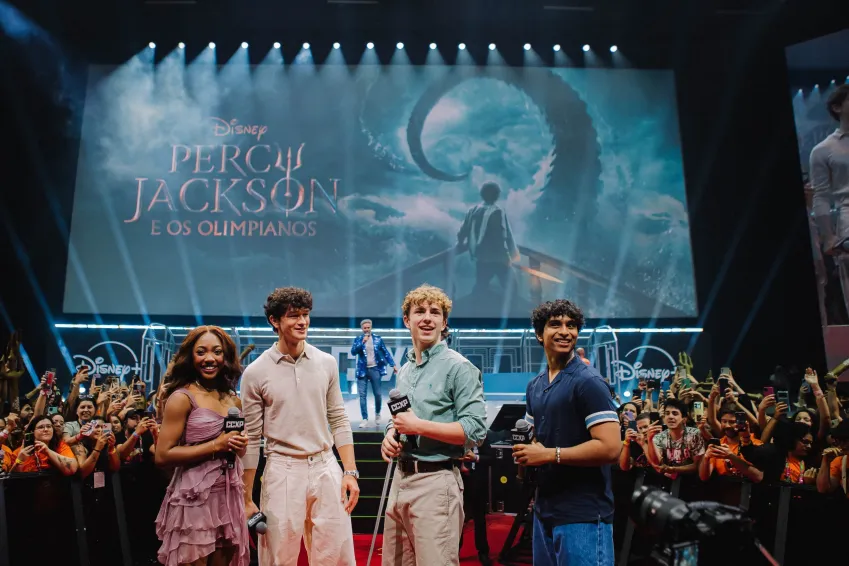 Elenco de "Percy Jackson e os Olimpianos" na CCXP25 • Divulgação/Disney+