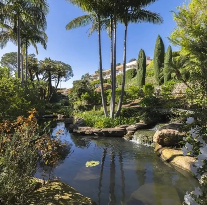 Lago de mansão à venda por R$ 815 milhões na Califórnia