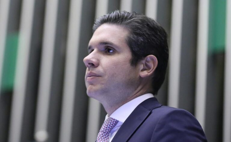Deputados avaliam tirar Hugo Motta da presidência da Câmara