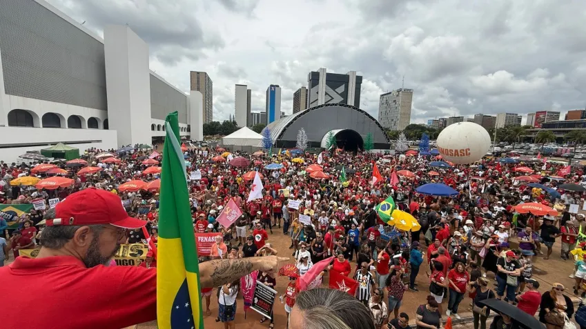 Manifestantes em Brasília • 14/12/2025 - CNN