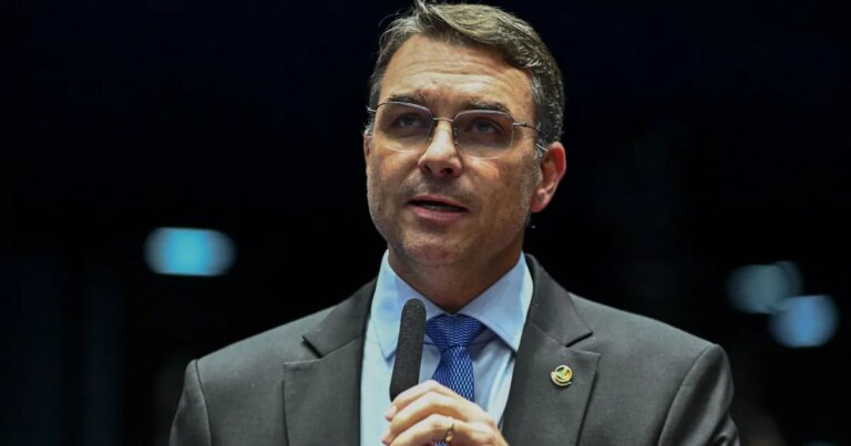 Pré-candidato, Flávio se reúne com líderes em busca de apoio nesta segunda