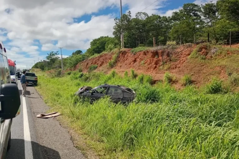 Três pessoas ficam feridas após capotamento na BR-122; adolescente está em estado grave – Acorda Cidade