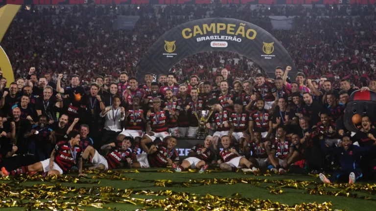 Após glória na Libertadores, Flamengo amplia festa com título do Brasileiro