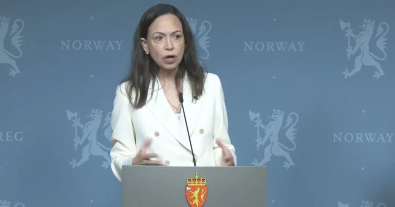 “Venezuela já foi invadida”, diz Corina sobre possível intervenção dos EUA