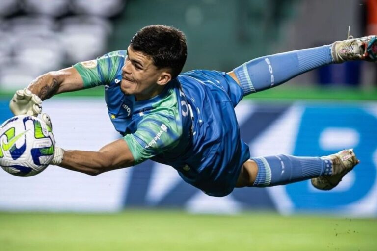 Briga com o Flamengo e multa de R$ 193 milhões: Bahia busca novo goleiro