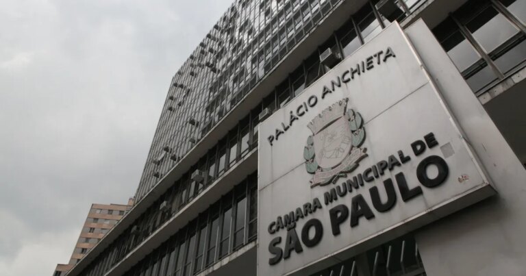 Câmara de SP aprova em 2º turno regulamentação do mototáxi por app