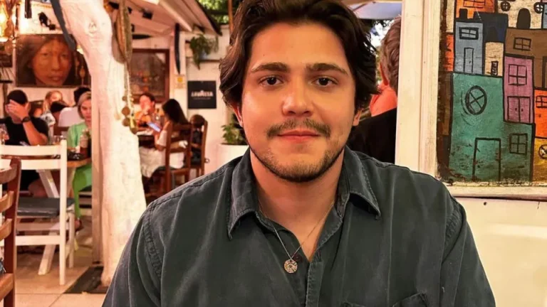 Cantor denuncia morte do cão após fogos na final da Libertadores