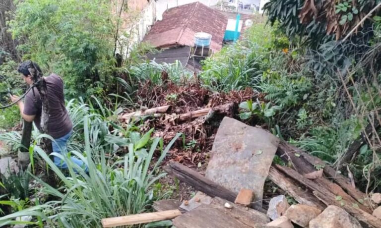Casa desaba e 10 pessoas ficam desalojadas com chuva na Bahia