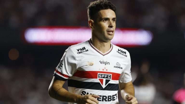 Craque de time do Brasileirão anuncia aposentadoria após grave problema