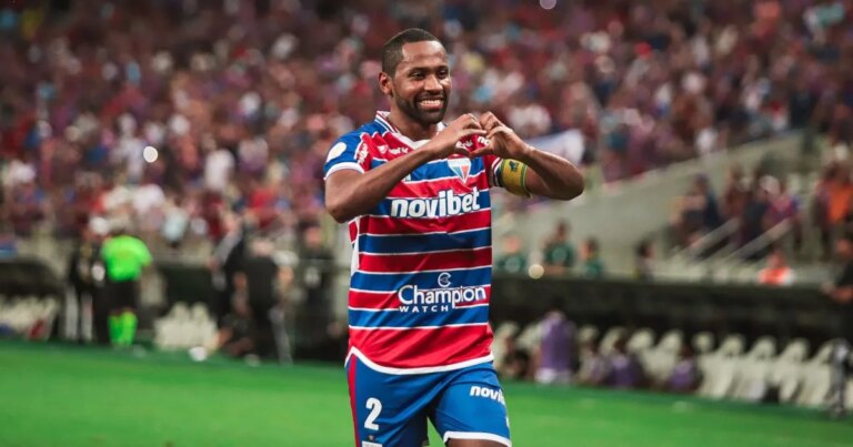 Após oito temporadas, Fortaleza oficializa saída de Tinga