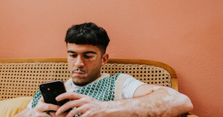 Dor nas costas cada vez mais cedo: o preço do vício nas telas