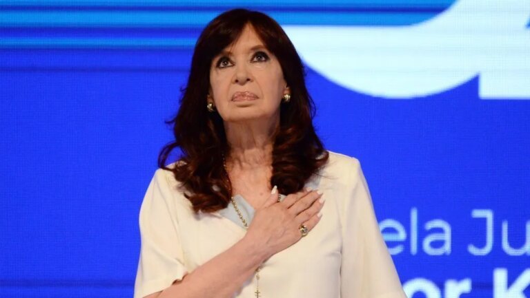 Cristina Kirchner passa por cirurgia para tratar apendicite