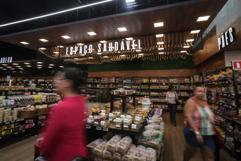 Gigante do varejo fecha as portas e deixa 9 mil funcionários sem rumo