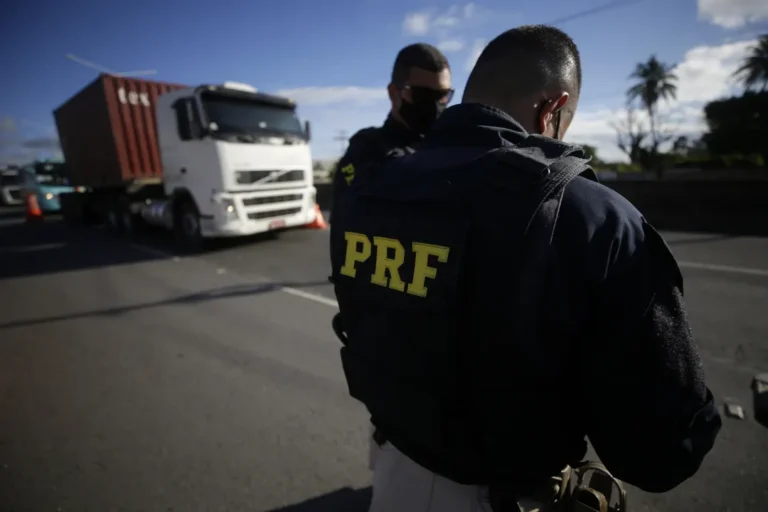 Homem morre atropelado na BR-116 e motorista foge sem prestar