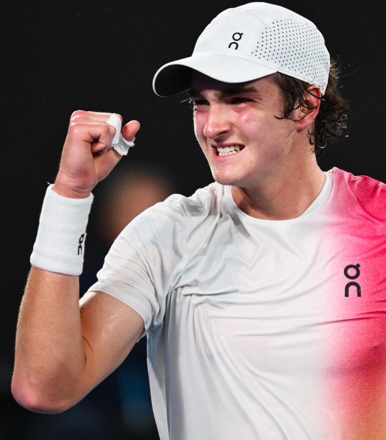 João Fonseca enfrenta Alcaraz em Miami nesta segunda (8); veja onde assistir