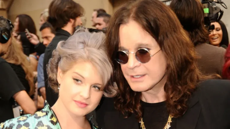 Kelly Osbourne enfrenta a dor do primeiro Natal sem o pai, Ozzy