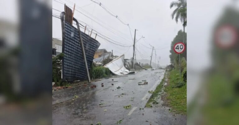 Comunidade em Farroupilha é atingida por temporal no RS