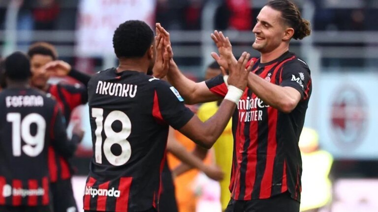 Nkunku marca dois, Milan vence Verona e assume liderança provisória