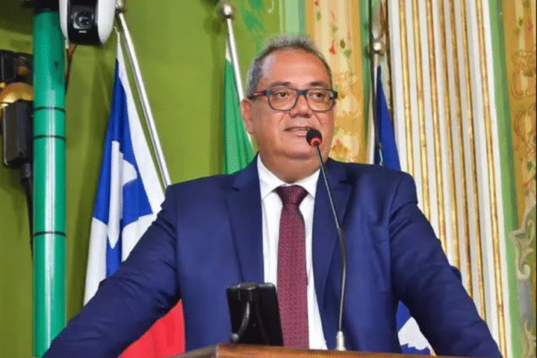 Muniz homenageia Concurso Jovem Jornalista por impacto na educação