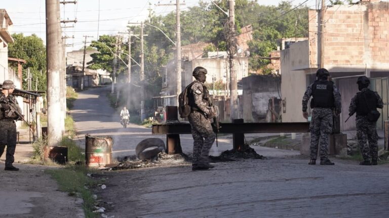 Polícia busca líder do CV e mais 43 em nova megaoperação no RJ