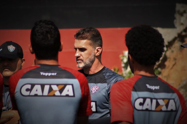 Recordista no Vitória, Mancini volta a encarar clube que mais treinou
