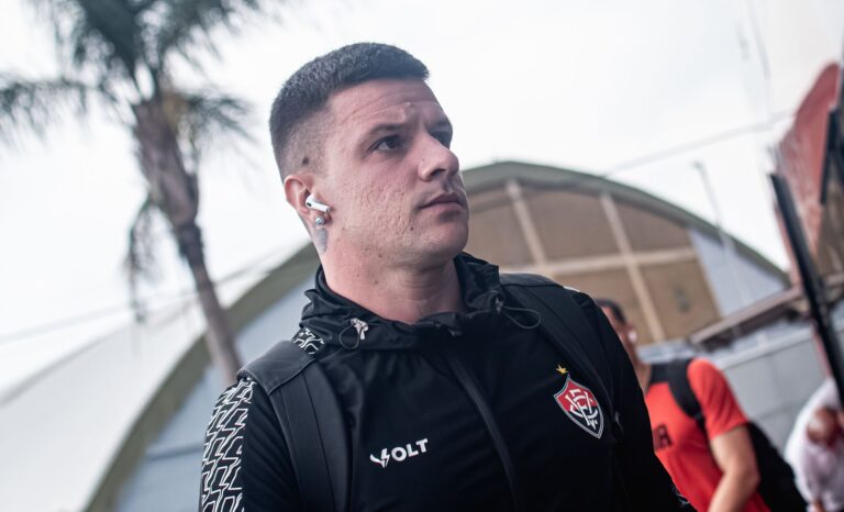 Renato Kayzer define Vitória “como uma fênix” após permanência