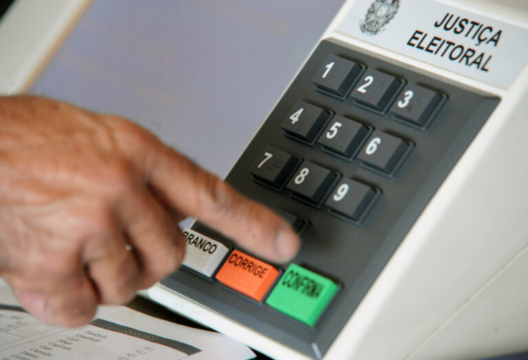 TSE inicia testes de vulnerabilidade das urnas que serão utilizadas nas eleições de 2026