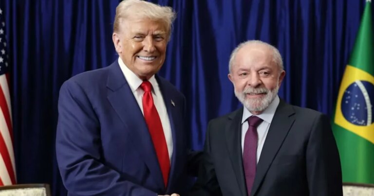 Lula fala sobre fim do tarifaço e exibe foto com Trump