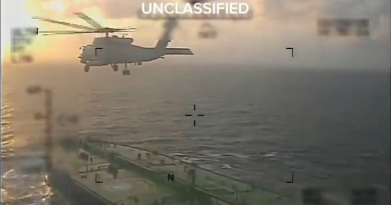 EUA avaliam usar novos recursos para abordar petroleiro perto da Venezuela