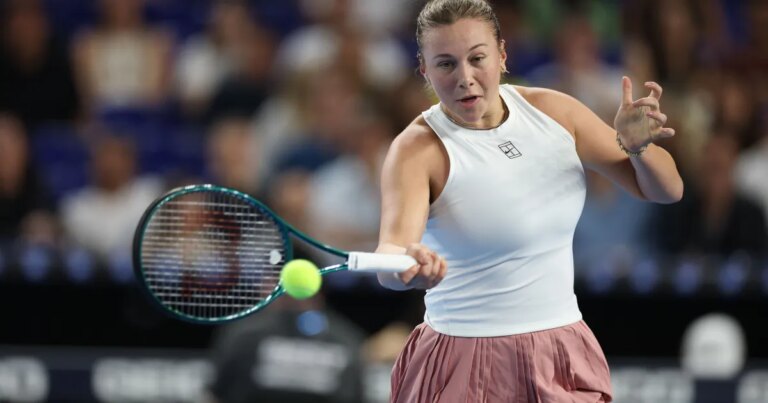 Antes do jogo de duplas, Anisimova derrota Pegula em duelo norte-americano