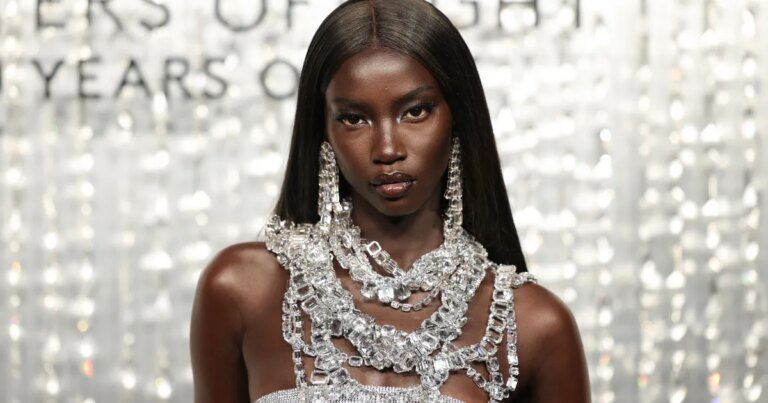 Anok Yai, eleita “Modelo do Ano”, revela diagnóstico de doença no coração