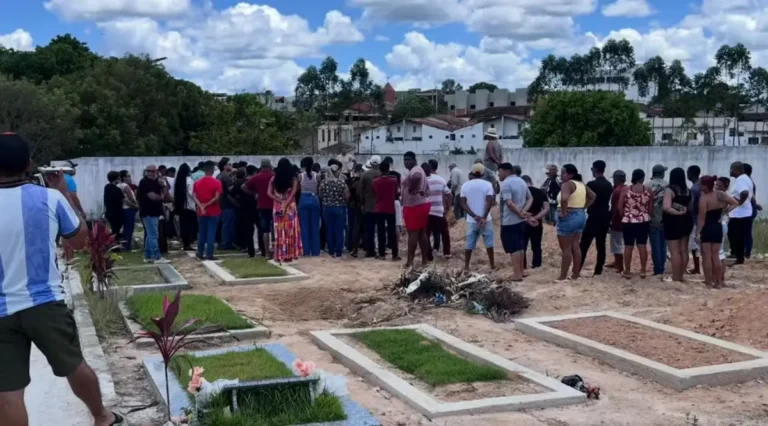 Três vítimas de acidente com 11 mortes na BR-101 são sepultadas sob forte comoção – Acorda Cidade