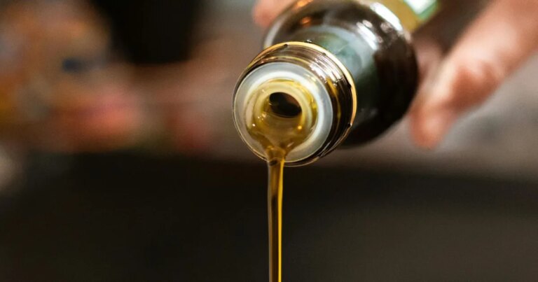 Preço do azeite cai pelo 10º mês consecutivo em novembro nos supermercados
