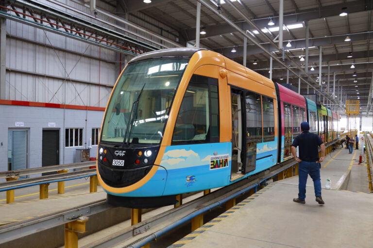 primeiro trem chegará antes do previsto e antecipa testes