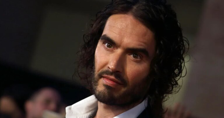 Russell Brand é acusado de mais 2 crimes sexuais, diz polícia britânica