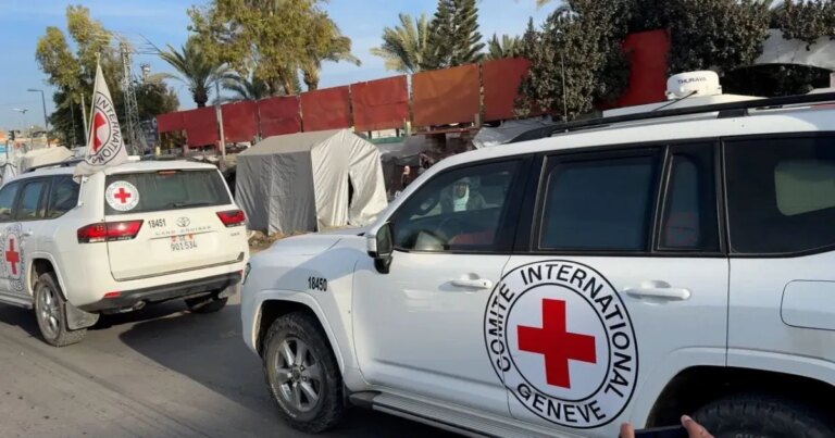 Israel identifica refém devolvido; último corpo ainda permanece em Gaza