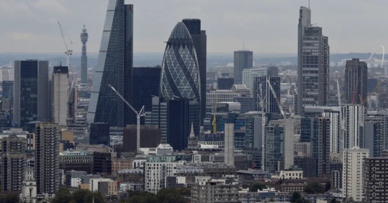 OCDE eleva projeções de PIB da zona do euro e Reino Unido