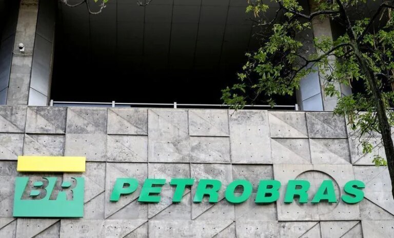 Greve na Petrobras: Justiça determina manutenção de 80% dos funcionários