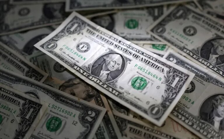 Dólar cai na abertura com bateria de dados dos EUA antes de reunião do Fed