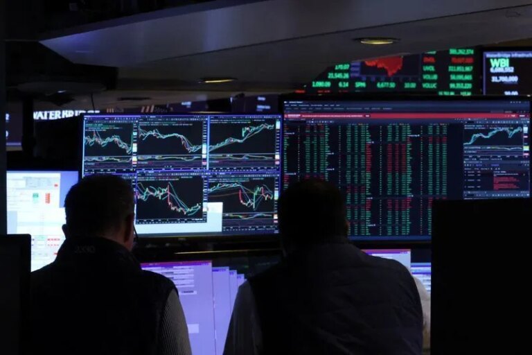 Wall Street abre em leve baixa com mercado analisando dados de emprego