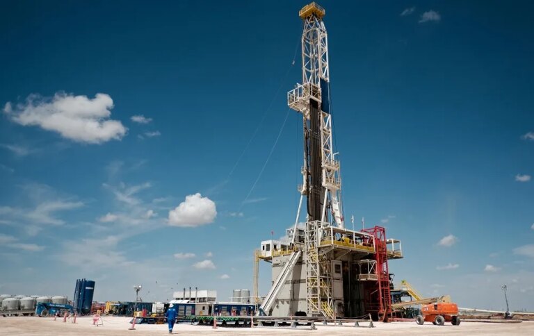 Petroleiras sobem em bloco em Wall Street após prisão de Maduro