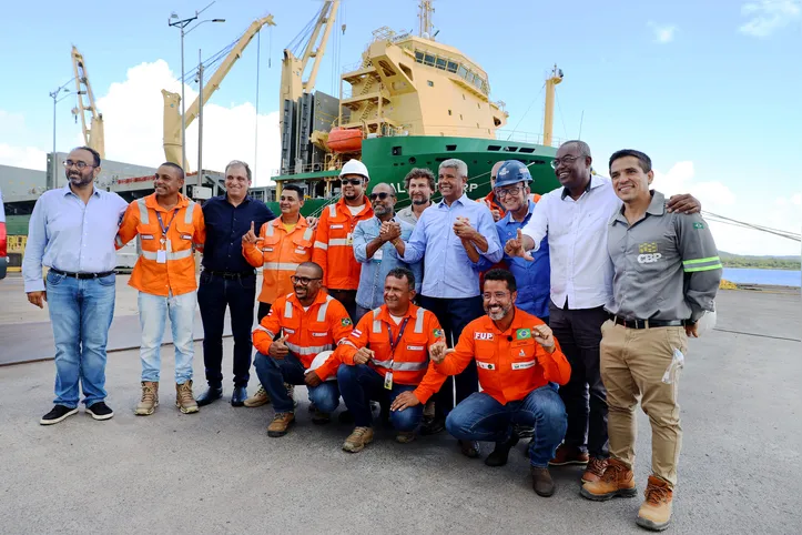 Visita ao estaleiro da Enseada