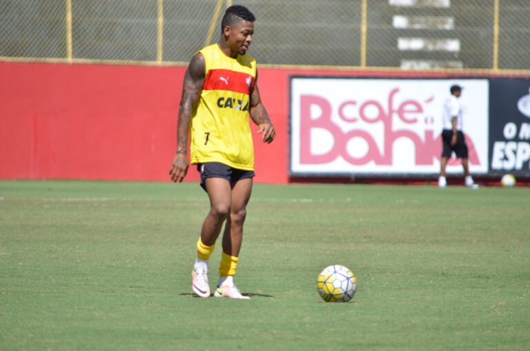 Vitória muda planejamento e envia proposta para retorno de Marinho